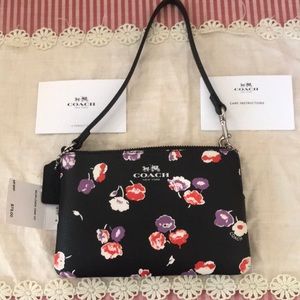❌SOLD❌Coach Wristlet NWT. Black Floral w Silver